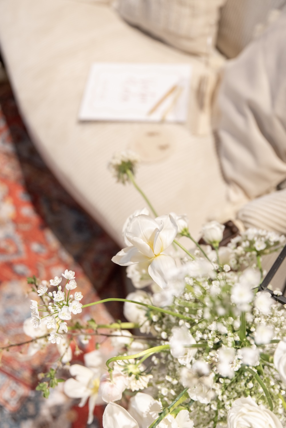 Banquette Louis Philippe en velours côtelé écru