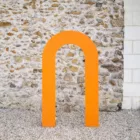 Backdrop arche creuse en bois orange