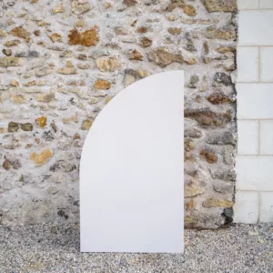 Backdrop en bois demi arche sur pied blanc