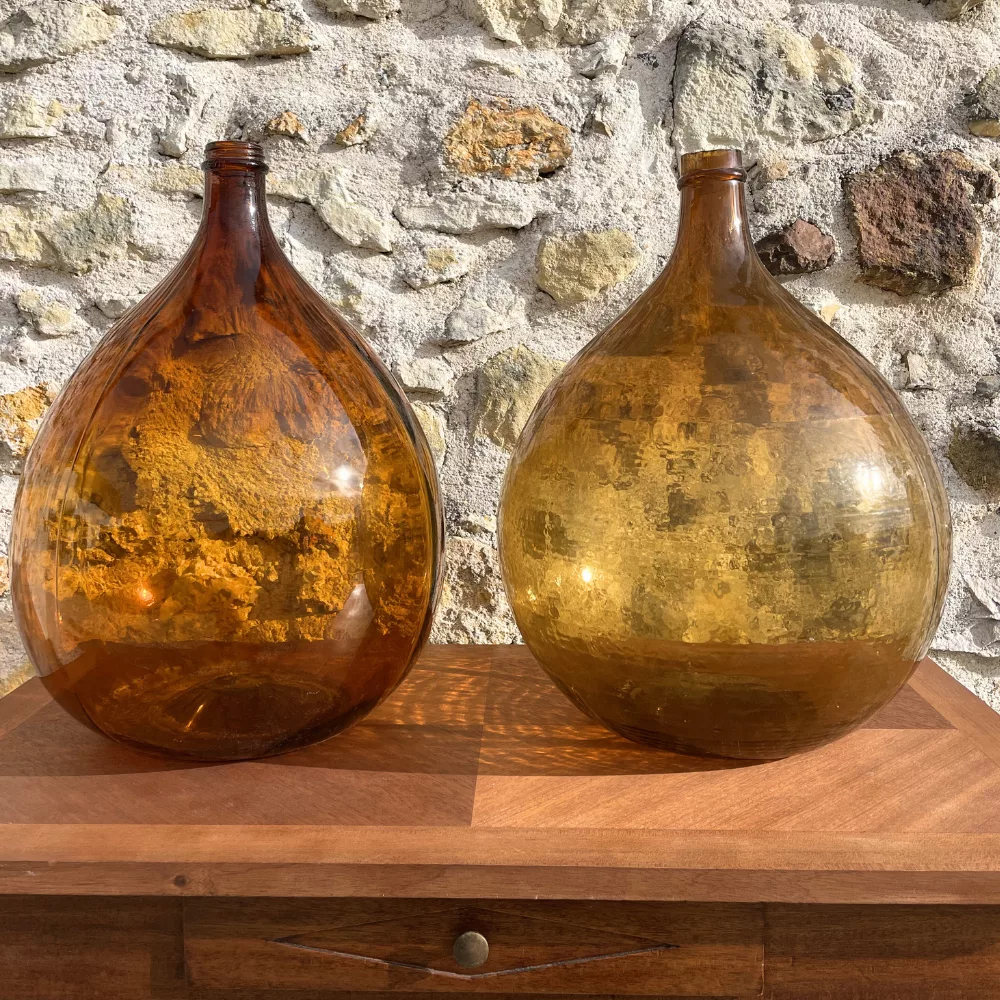 Dames jeannes ambrées martelées