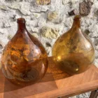 Dames jeannes ambrées martelées