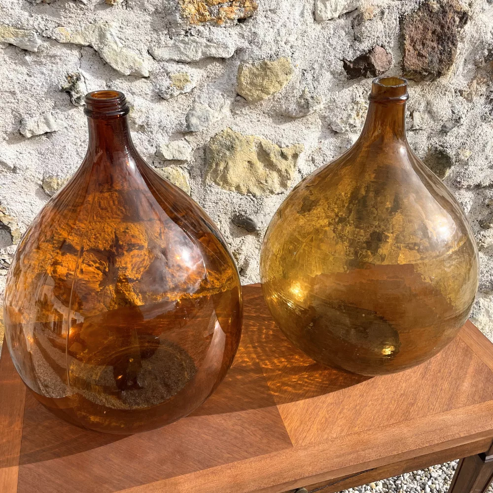 Dames jeannes ambrées martelées