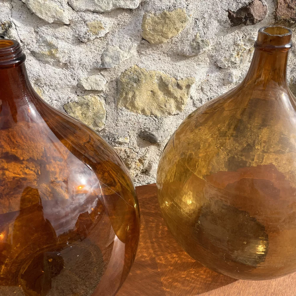 Dames jeannes ambrées martelées