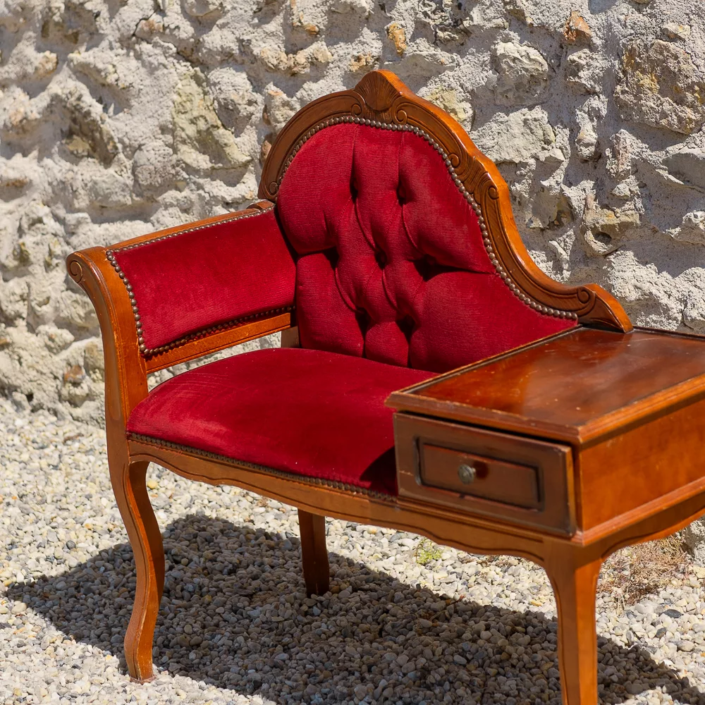 Fauteuil téléphone rouge velours