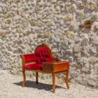 Fauteuil téléphone rouge velours