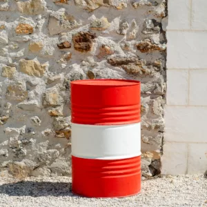 Fût métallique blanc et rouge