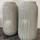 Grands vases striés vert pâle