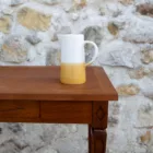 Pichet blanc et jaune