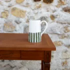 Pichet blanc et vert
