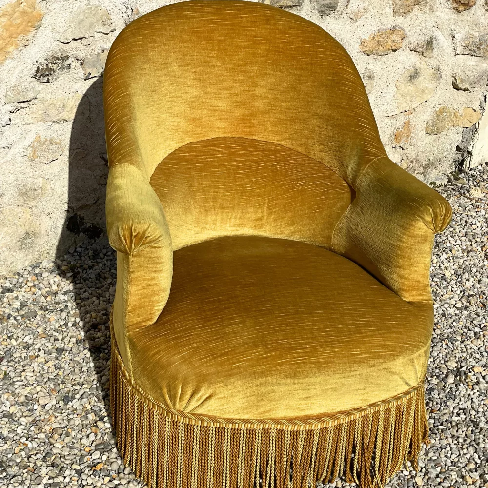 Fauteuil crapaud jaune moutarde à franges