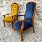 Fauteuil Voltaire capitonné mourtarde