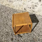 Petite table d'appoint carré (en rotin vernis)