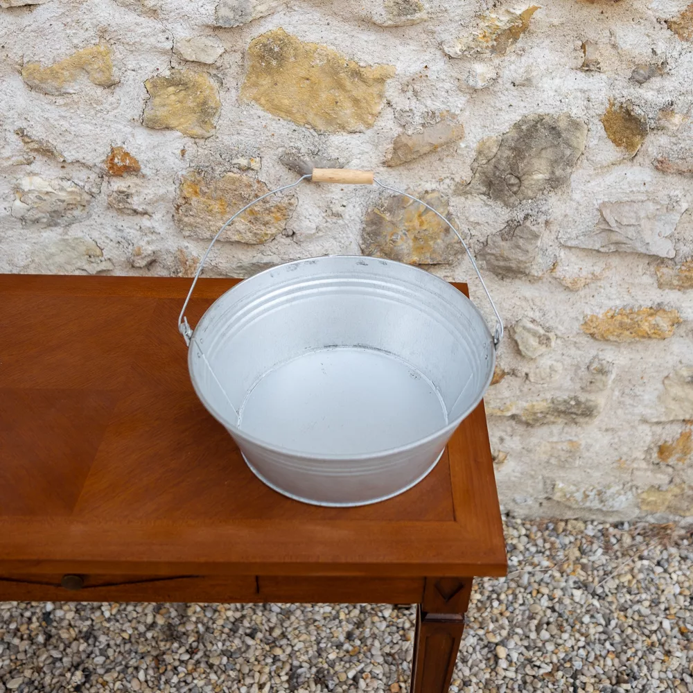 Bassine en zinc avec anse
