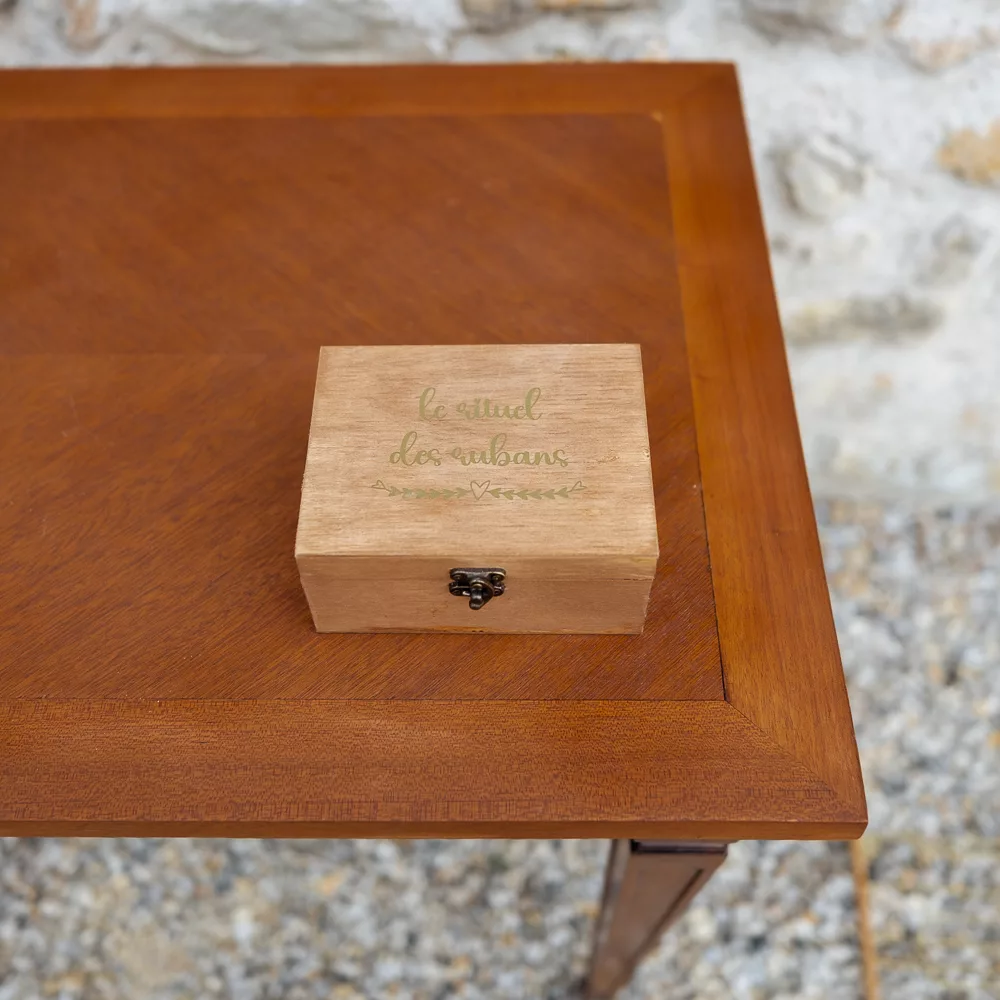 Boîte rituel des rubans