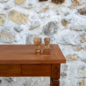 Bougeoirs modernes en verre ambré