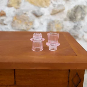 Bougeoirs "cône" en verre strié rose clair