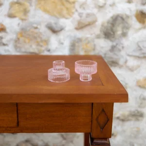 Bougeoirs bas en verre strié rose clair