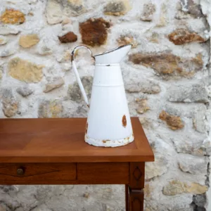 Broc vintage blanc et rouille
