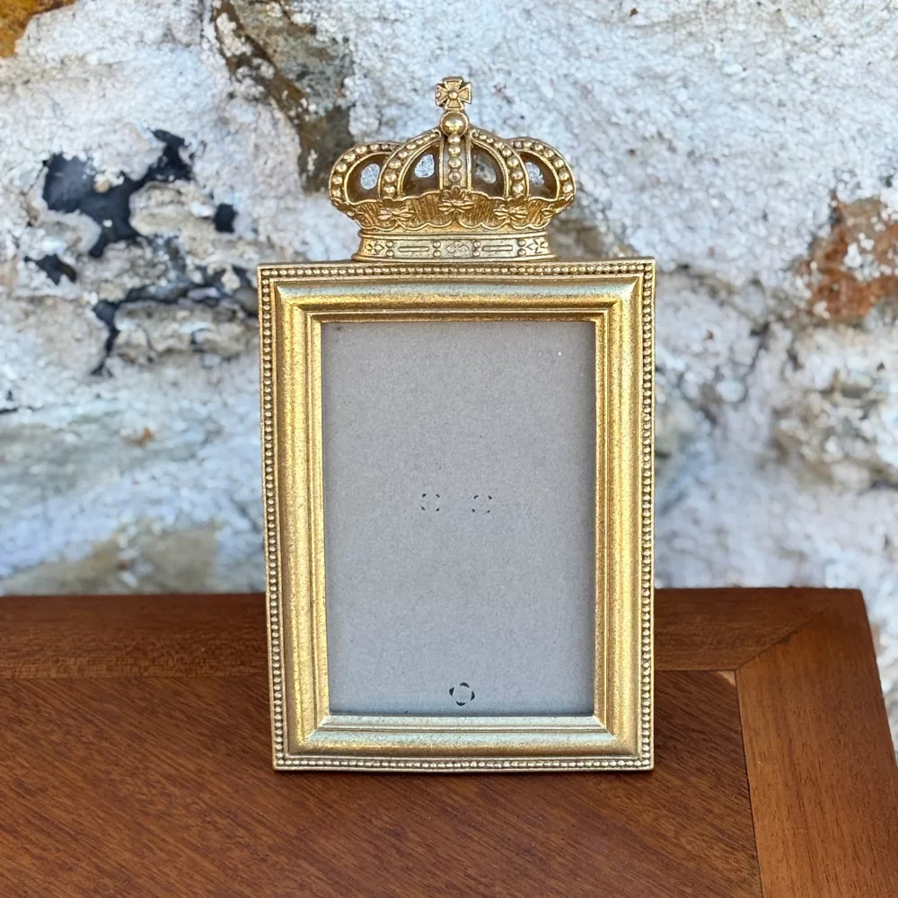 Cadre royal en verre et contour or