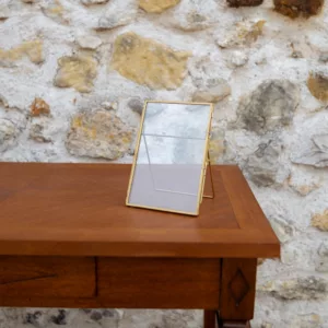 Cadre verre et or sur pied 1