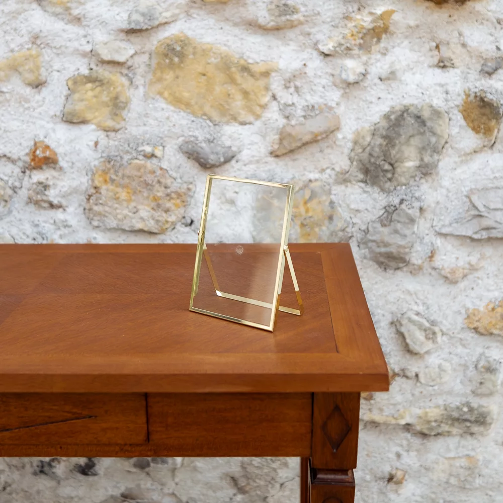 Cadre verre et or sur pied 2