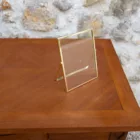 Cadre verre et or sur pied 2