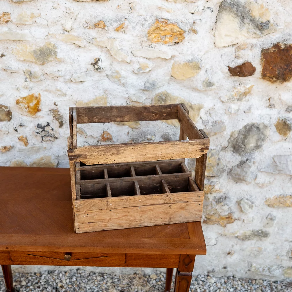 Casier à bouteilles vintage en bois clair