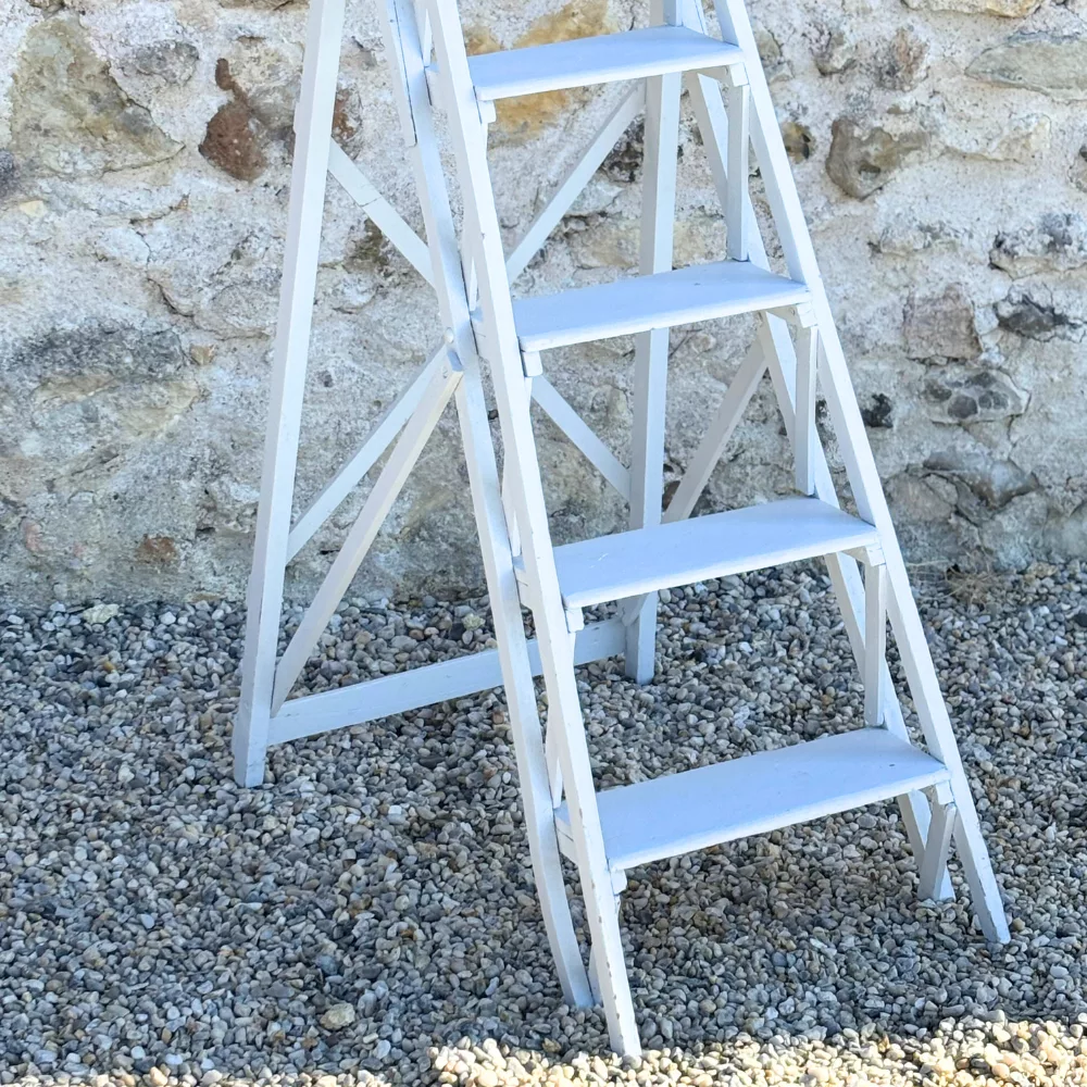 Escabeau de peintre en bois blanc