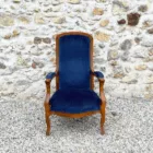 Fauteuil Voltaire bleu velours