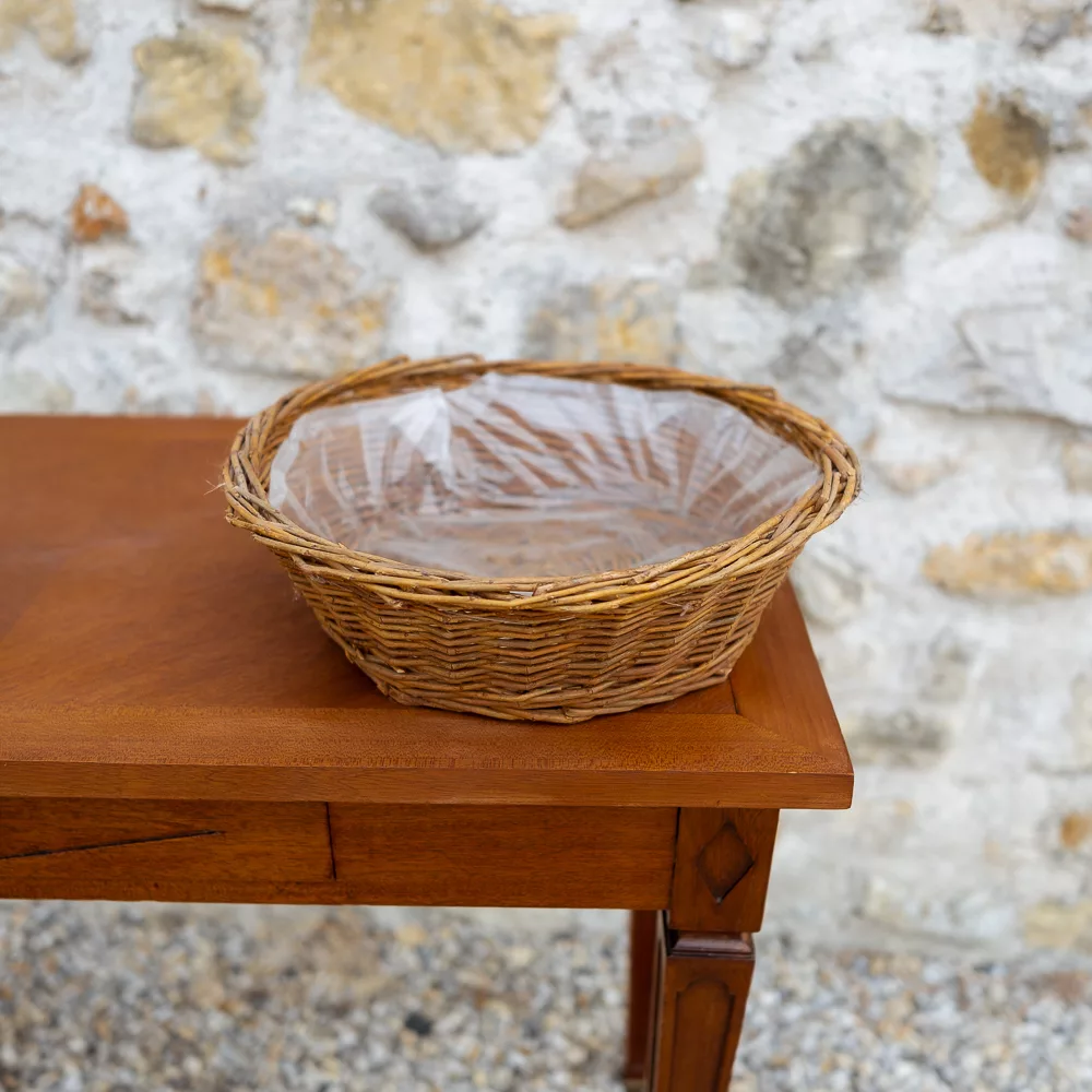 Panier en osier foncé avec fond plastique étanche