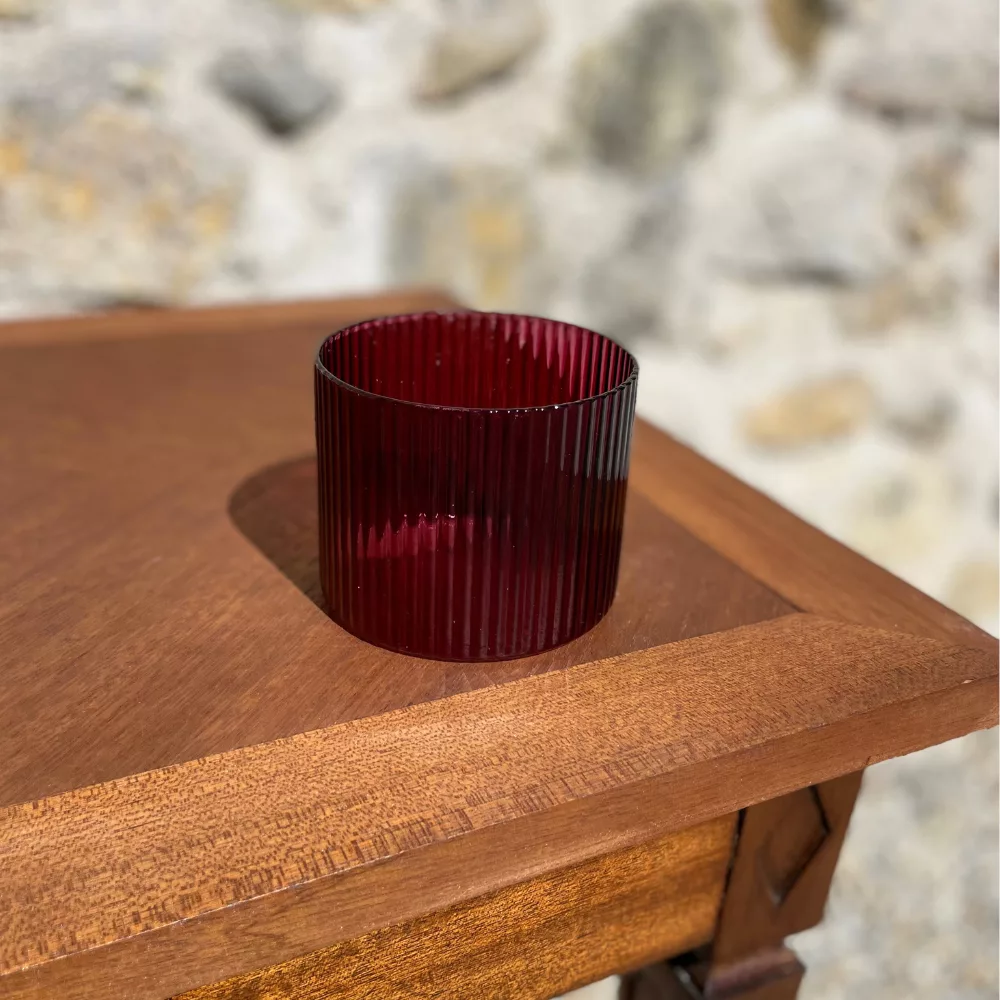 Photophore strié en verre transparent bordeaux