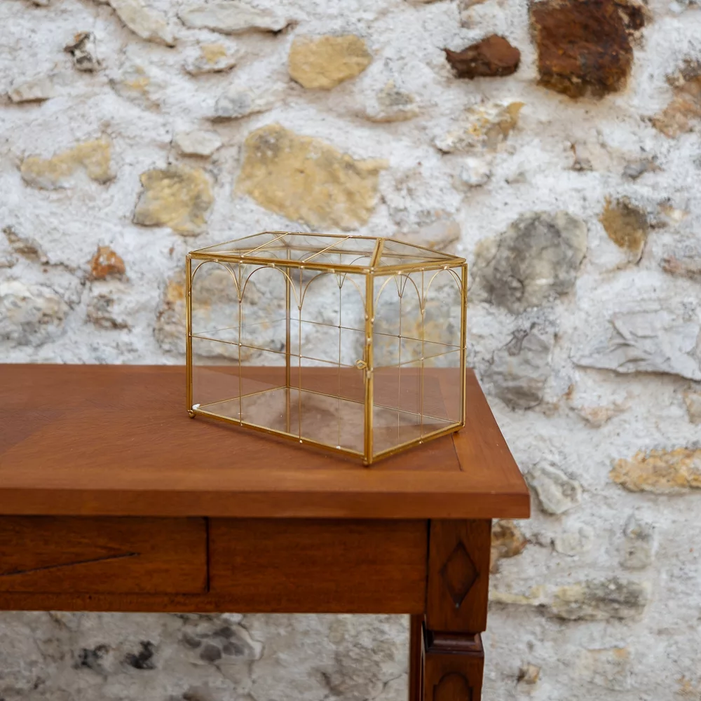 Urne "serre" en verre et bords dorés