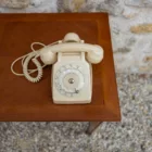 Vieux téléphone écu vintage