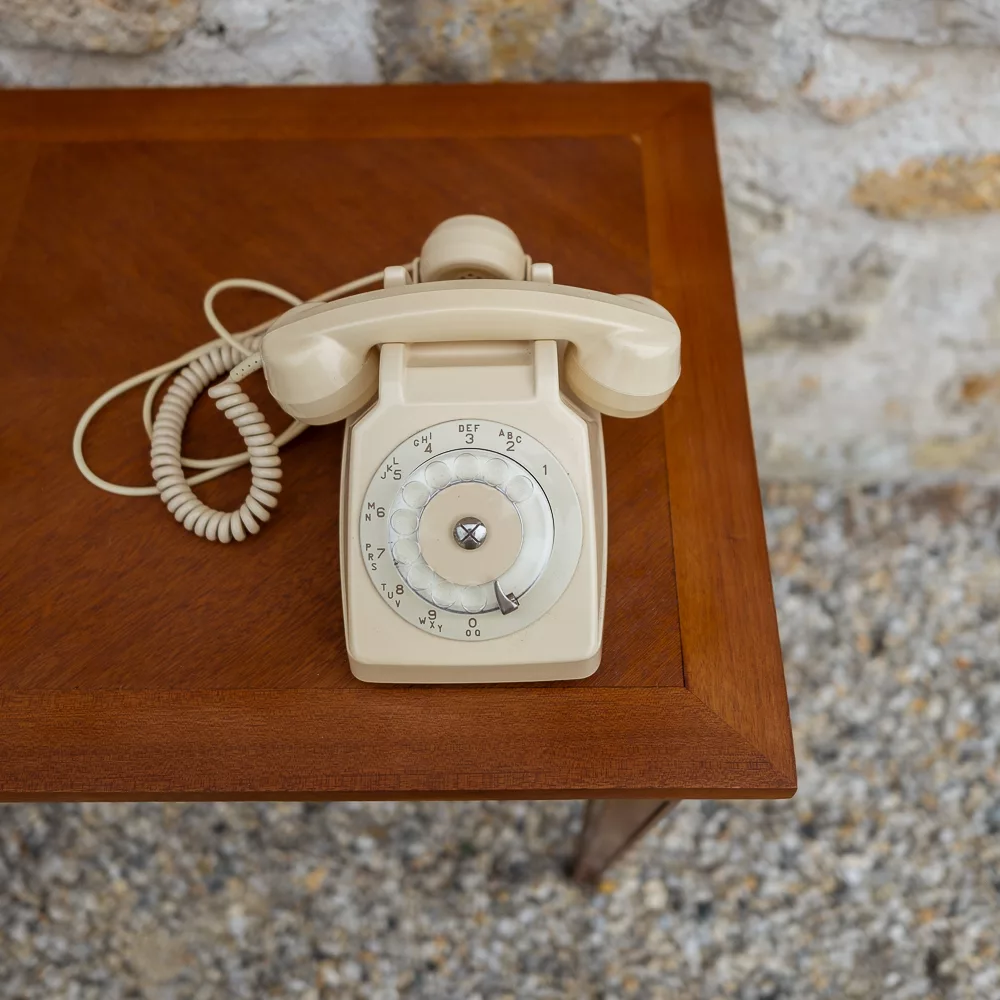 Vieux téléphone écu vintage