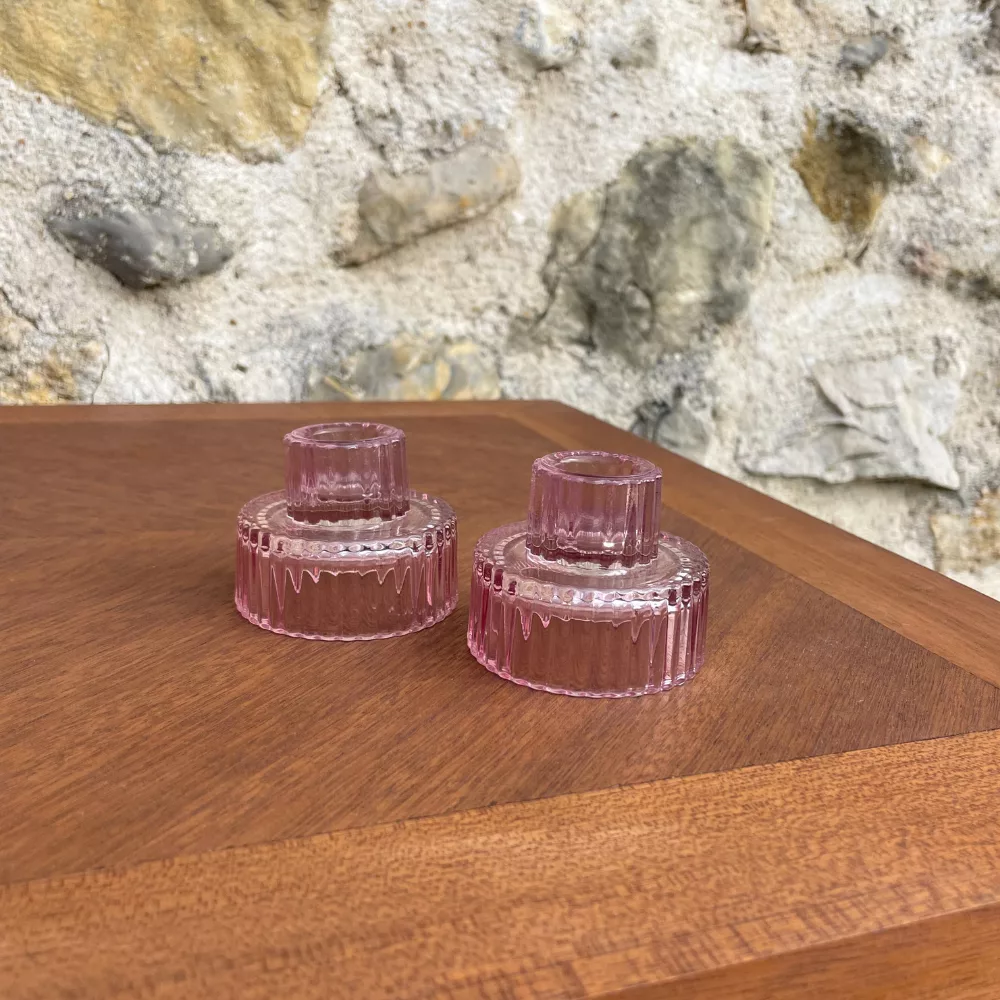 Bougeoir en verre strié lilas