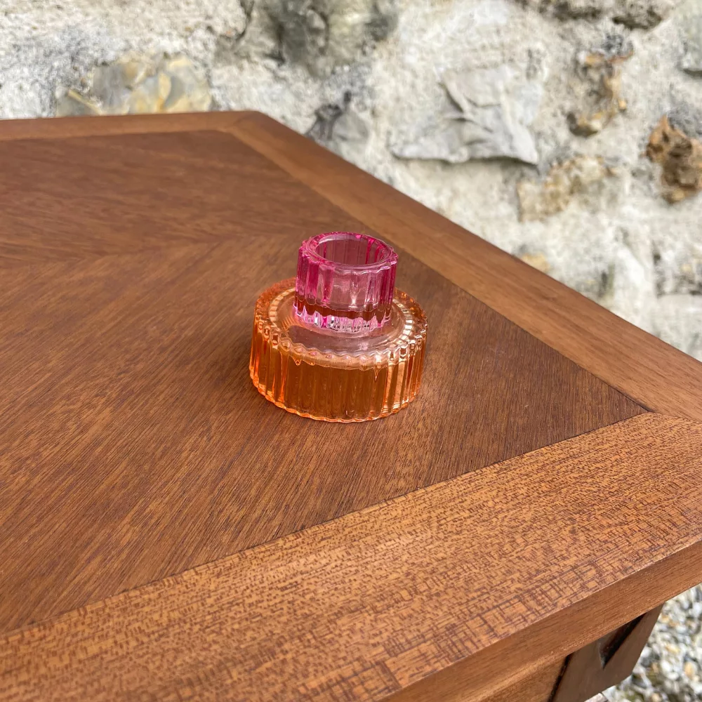 Bougeoir en verre strié rose et orange