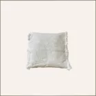 Coussin carré écru et blanc à franges 42x42