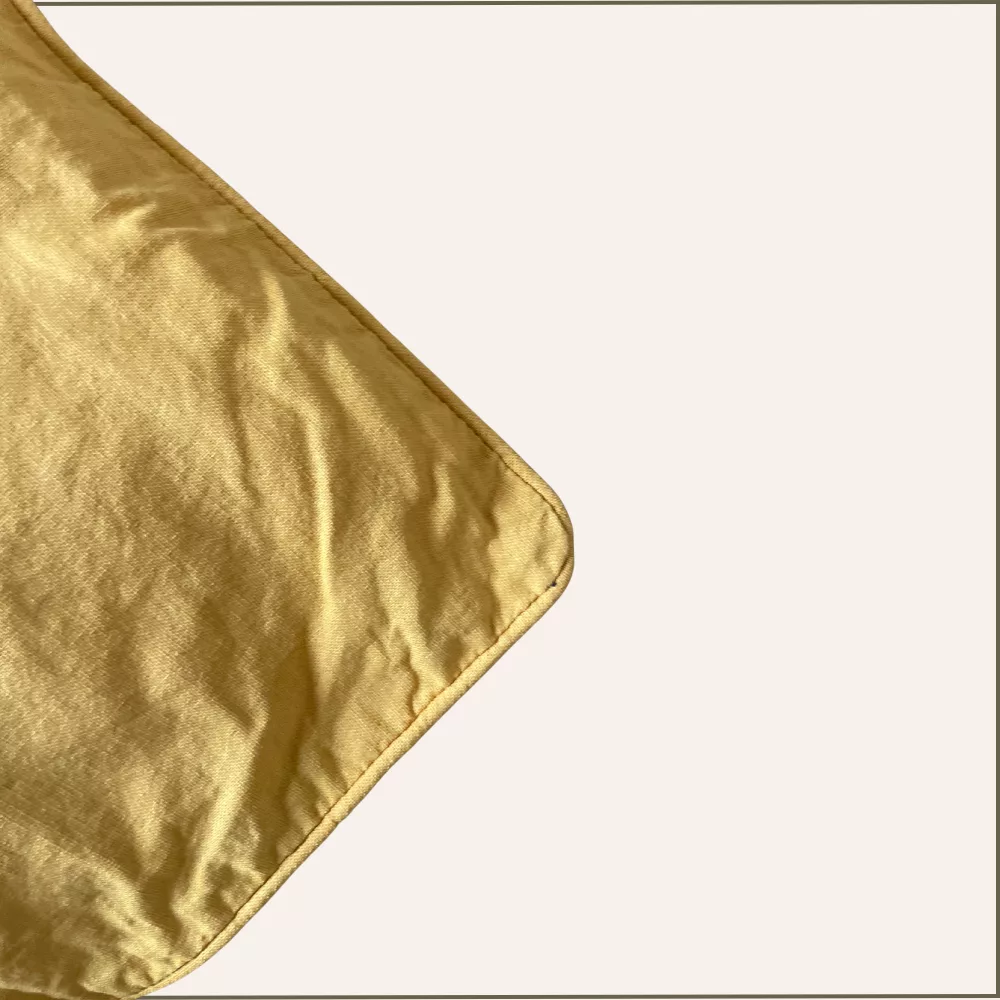 Coussin carré jaune moutarde 42x42