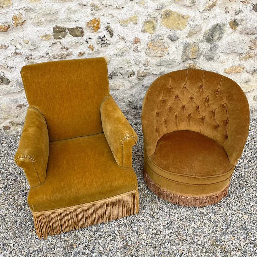 Duo fauteuils crapaud ocre et bronze