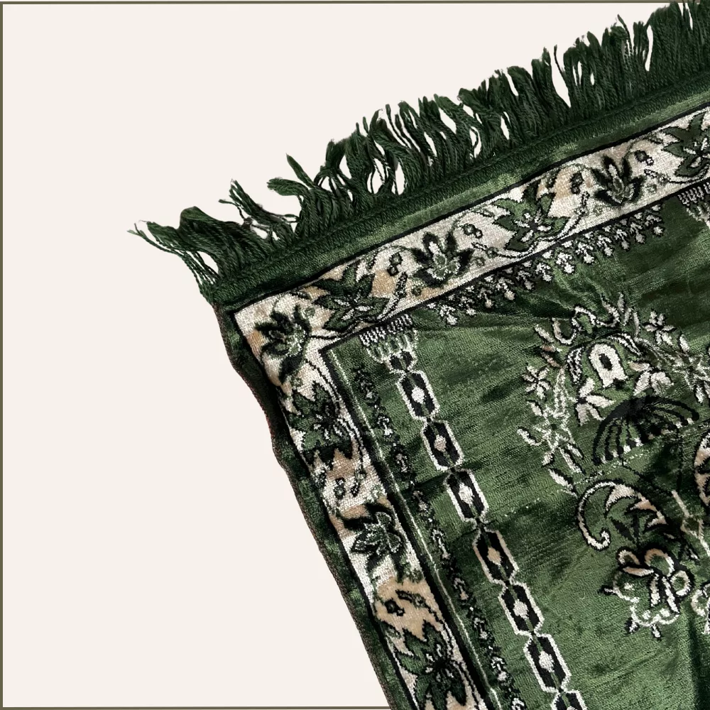 Tapis vert crème et noir