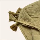 Plaid moutarde à pompons