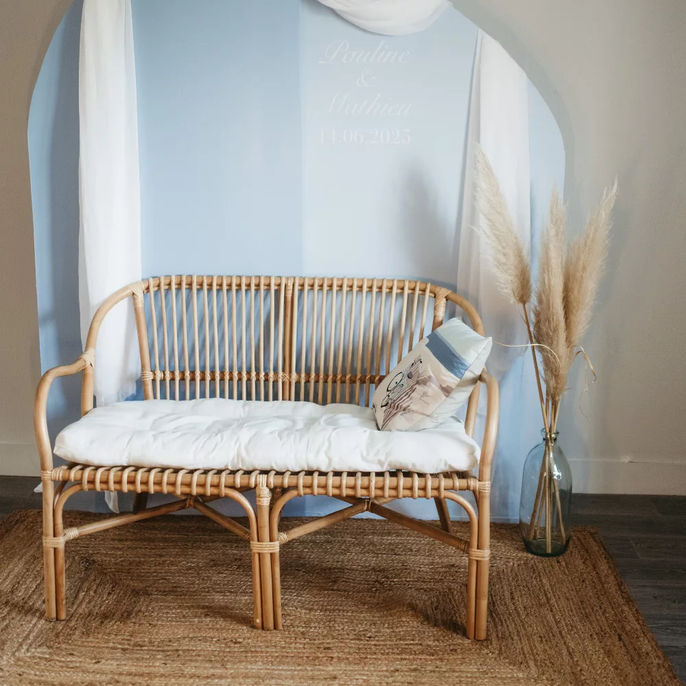 Banquette rotin clair avec coussin d'assise