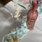 Bouteille ciselé en verre rose