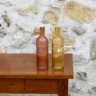 Bouteille en verre ciselé jaune