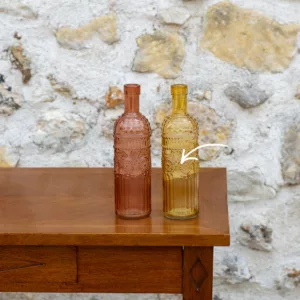 Bouteille en verre ciselé jaune