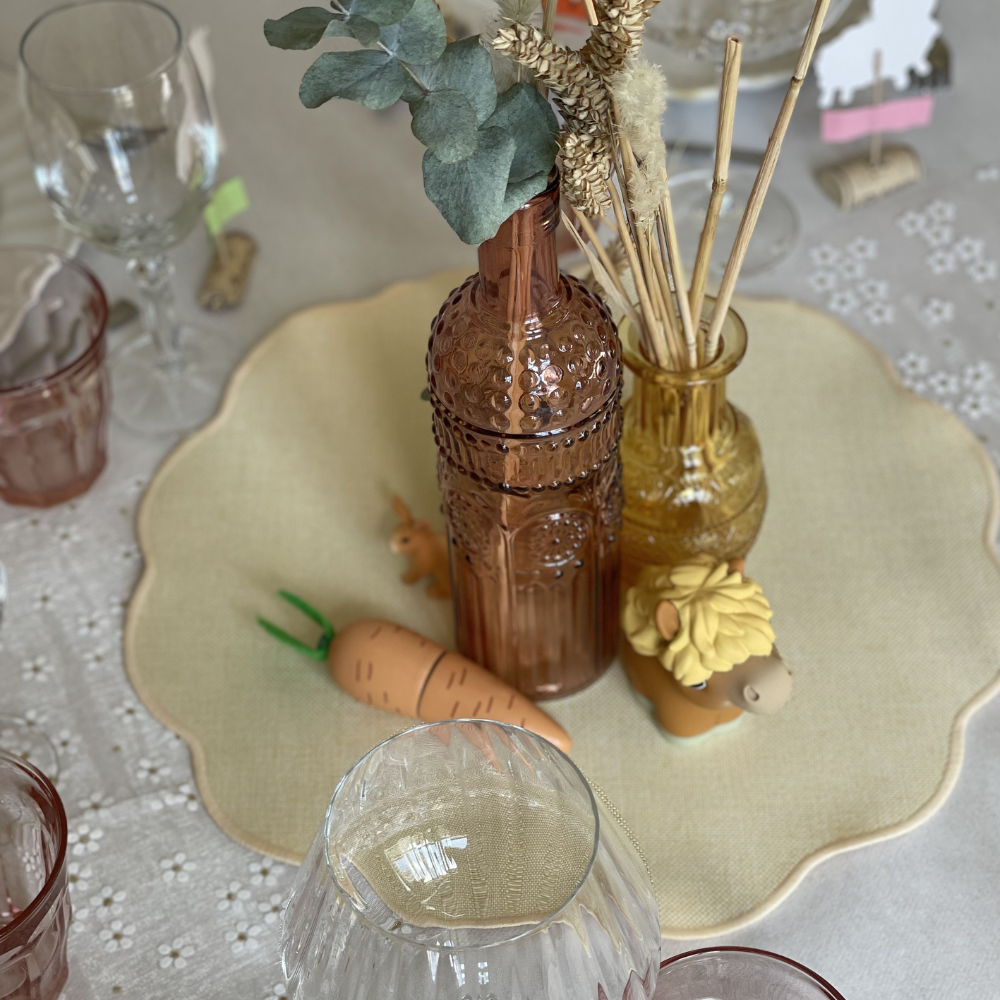 Bouteille en verre ciselé rose