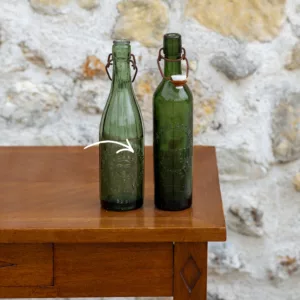 Bouteille vintage avec fermoir verte foncé