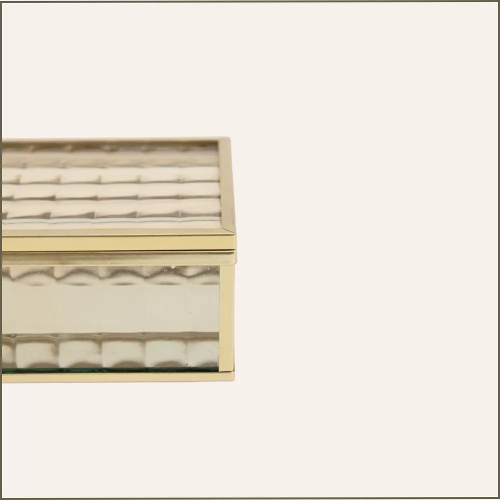 Boîte rectangulaire à facettes en verre et or