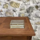 Boîte en verre et bords dorés facettées