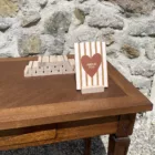 Porte-papeterie en bois clair droit